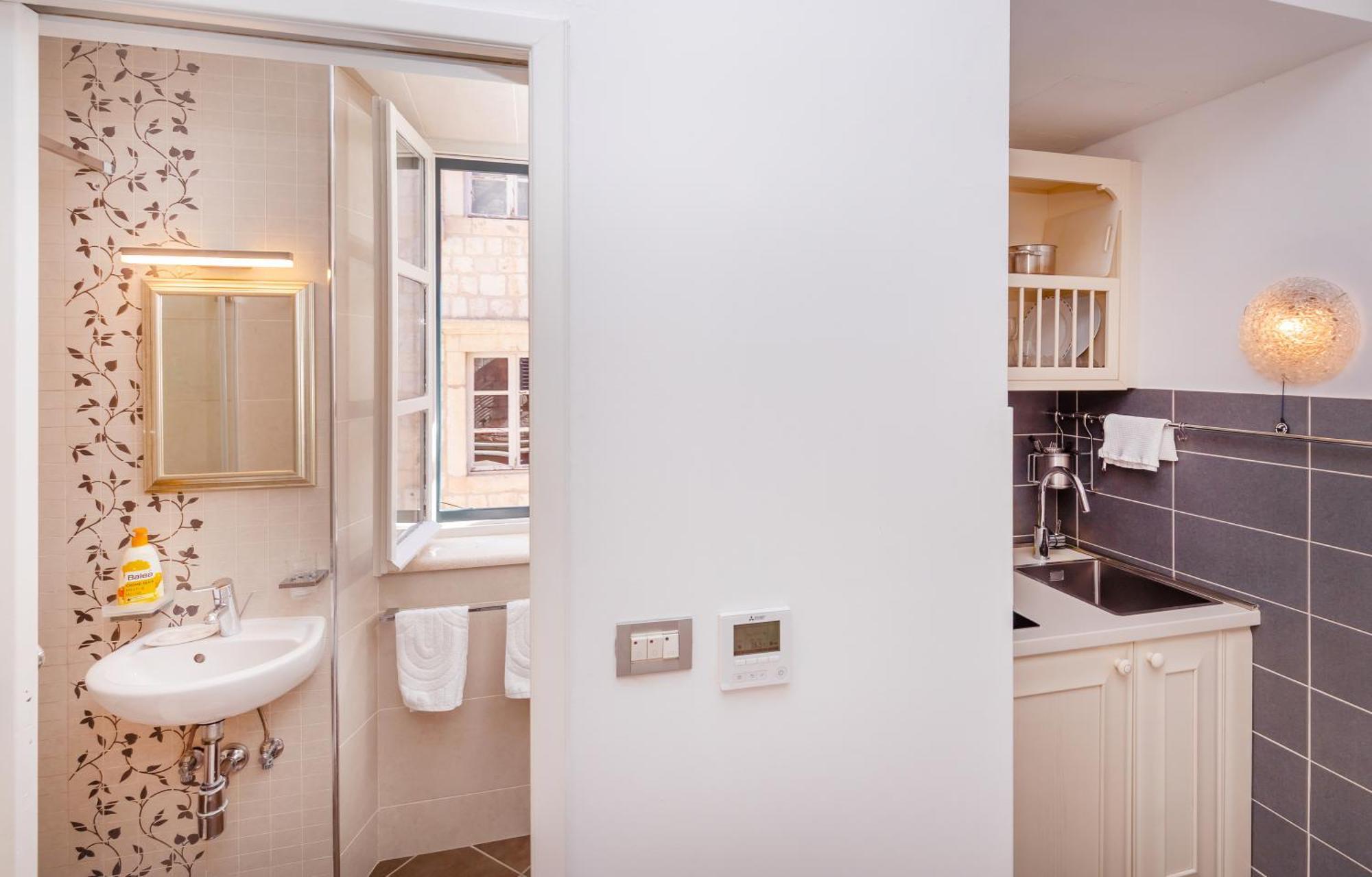 Roko House Apartment *